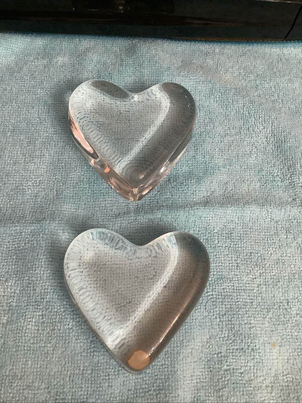 2- Baccarat Heart-Shaped Clear Crystal Glossy Hand Blown Paperweight - Picture 3 of 6